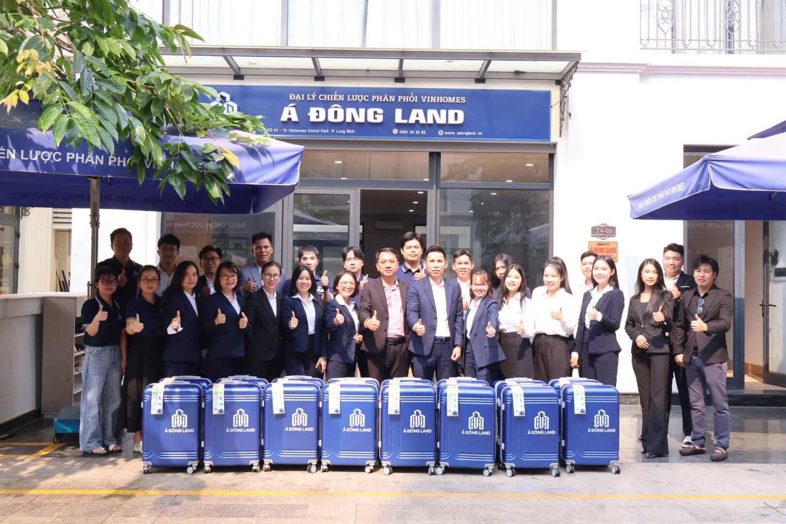 Á Đông Land